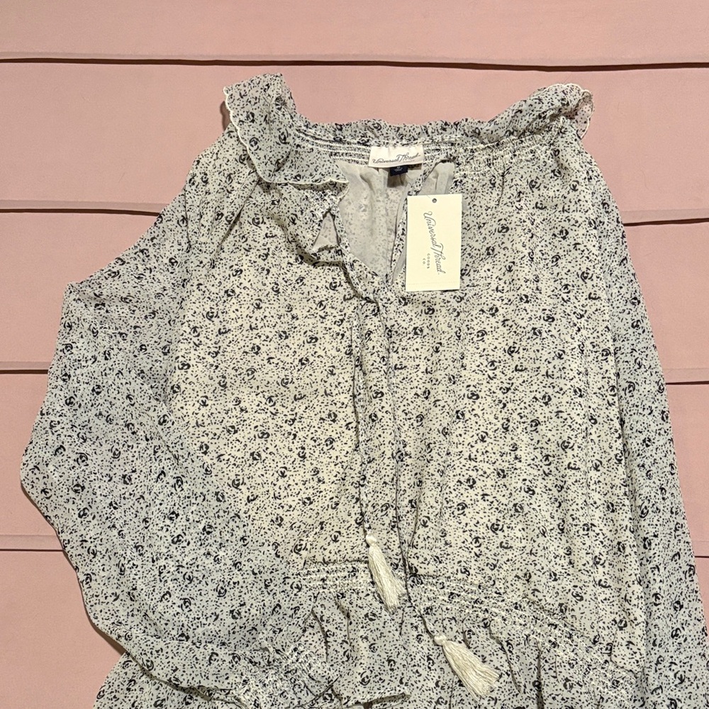 Universal Thread Black and White Patterned Blouse